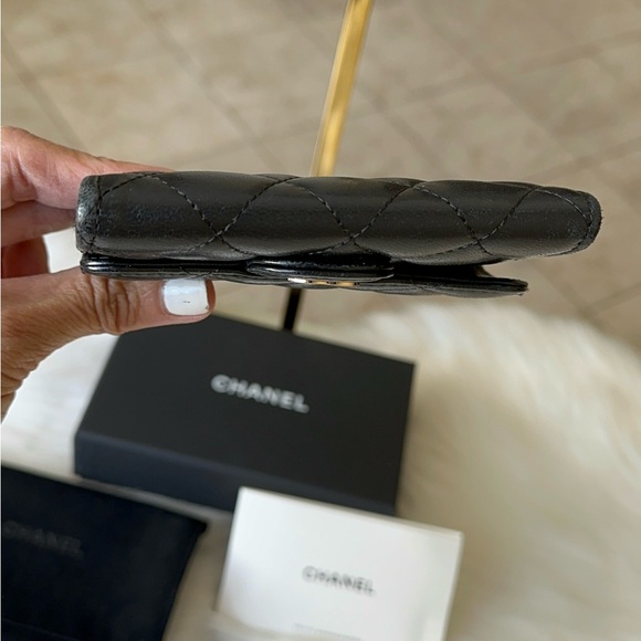 Auth Chanel Classic Flap Card Holder EUC comes w everything. Gift Ready! 🎁 - Picture 6 of 16